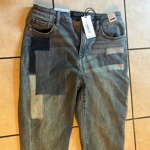 Judy blue boyfriend fit jean . Size 7. Color is medium blue. New with tags